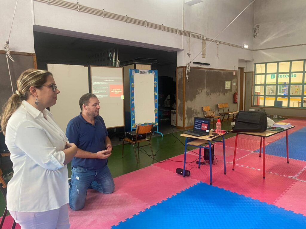 Formação: Alunos com Deficiência Visual em meio aquático