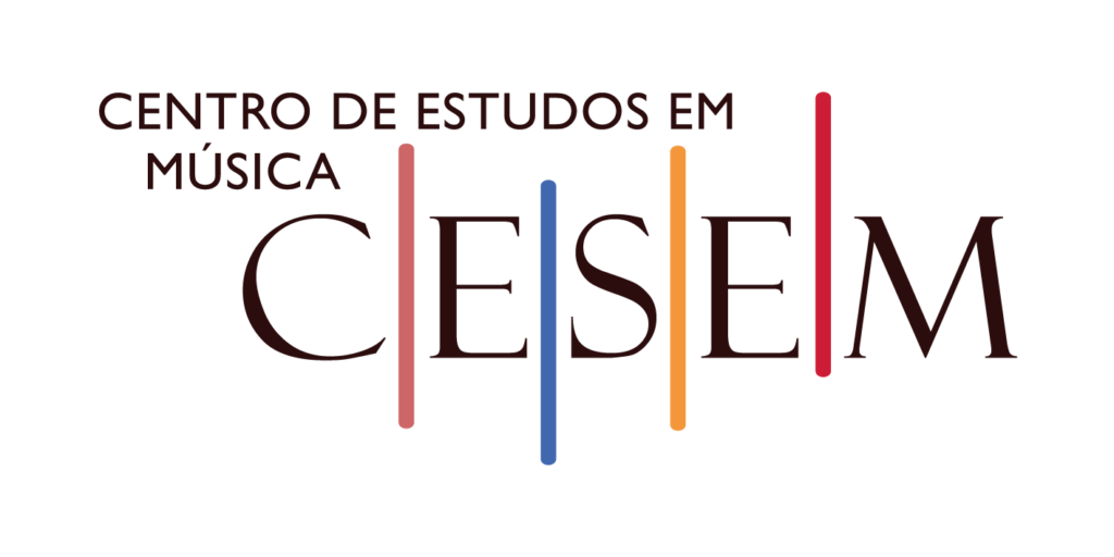 Logótipo com fundo claro e design minimalista. Na parte superior, lê-se “Centro de Estudos em Música”. Em destaque ao centro está a sigla “CESEM” em letras grandes escuras. Entre algumas das letras surgem linhas verticais coloridas — em tons de vermelho, azul e laranja — que atravessam parcialmente a altura do logótipo, criando um elemento gráfico moderno e associado ao som ou à música.