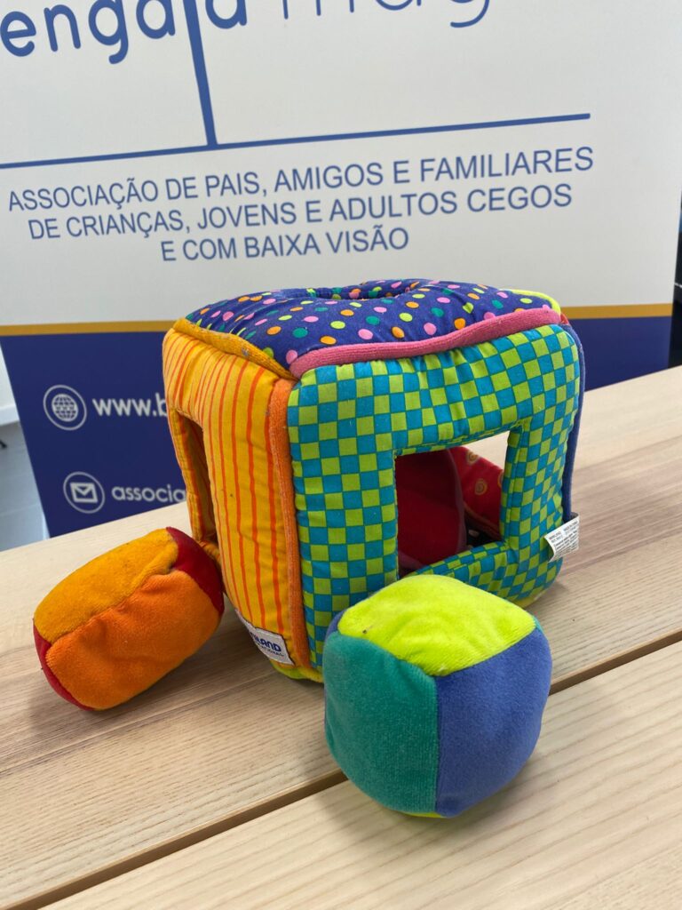 Cubo de Tecido com formas de encaixe - 1ª infância